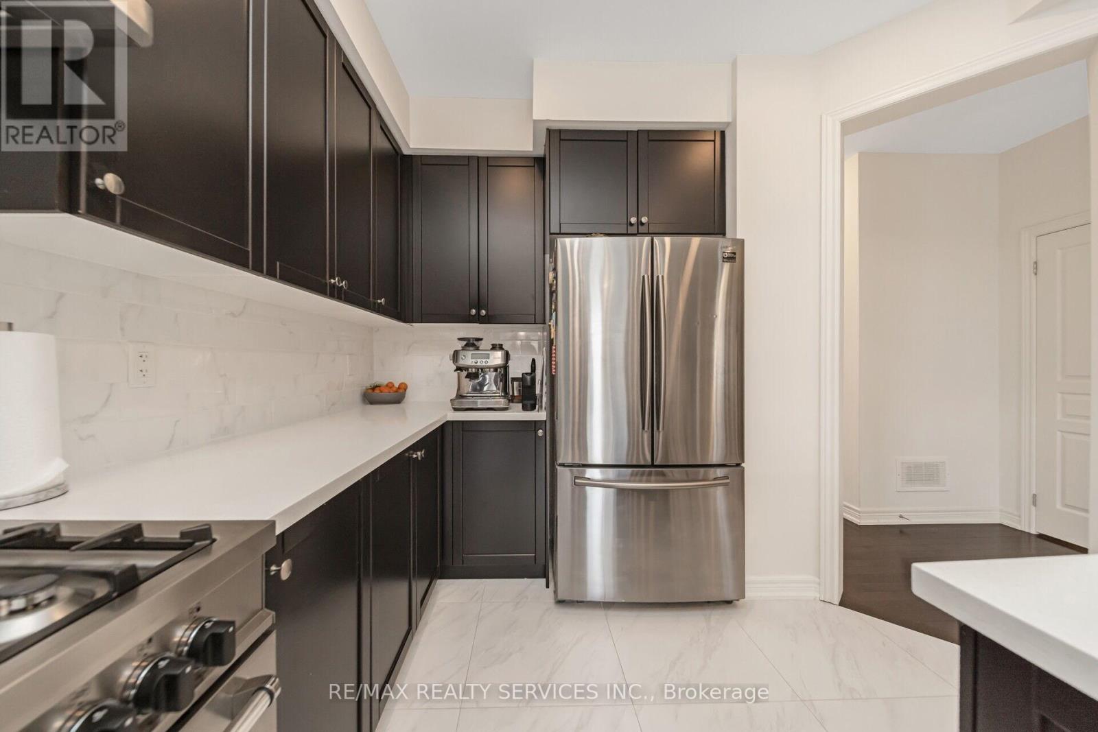 564 Mactier Drive, Vaughan, Ontario  L4H 4T9 - Photo 8 - N12847968