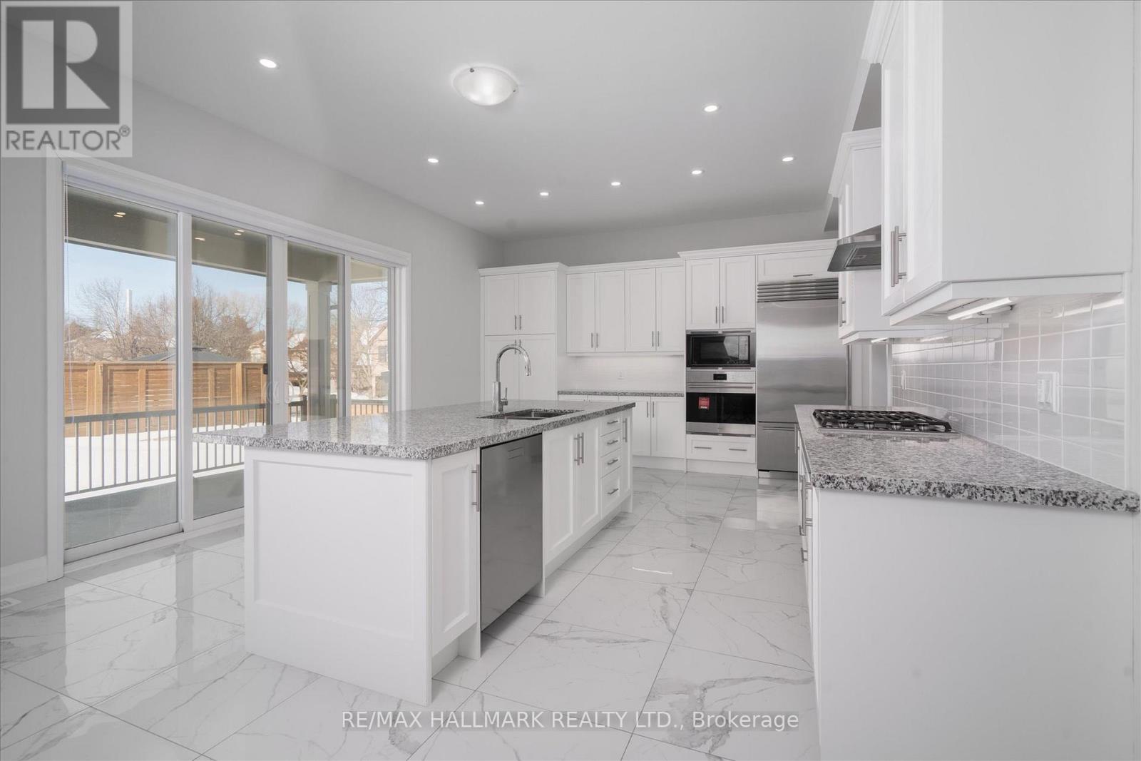 6 Dennis Reed Court, Aurora, Ontario  L4G 4A5 - Photo 18 - N12847996