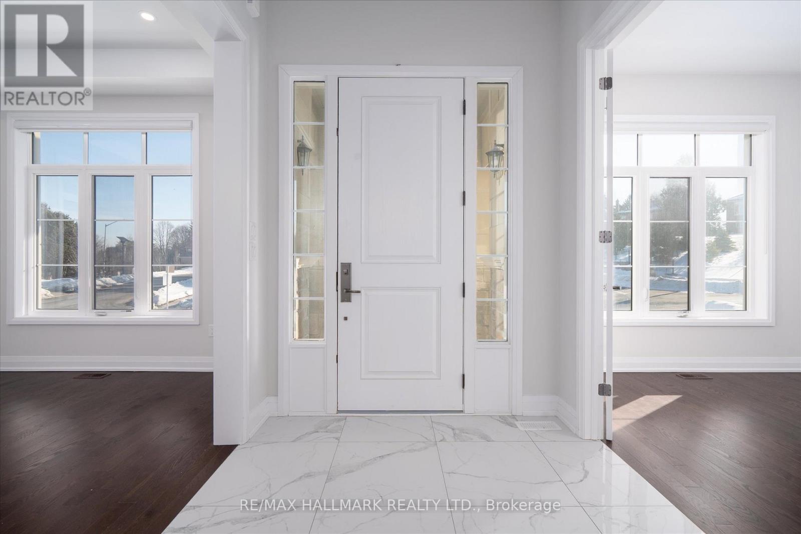 6 Dennis Reed Court, Aurora, Ontario  L4G 4A5 - Photo 5 - N12847996