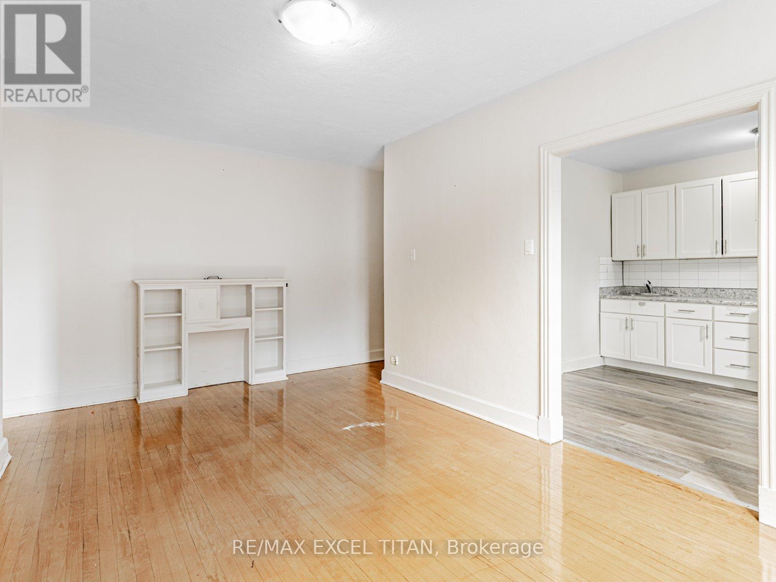 34 - 1 Mallory Gardens, Toronto (Yonge-St. Clair), Ontario  M4V 2A6 - Photo 5 - C12796992