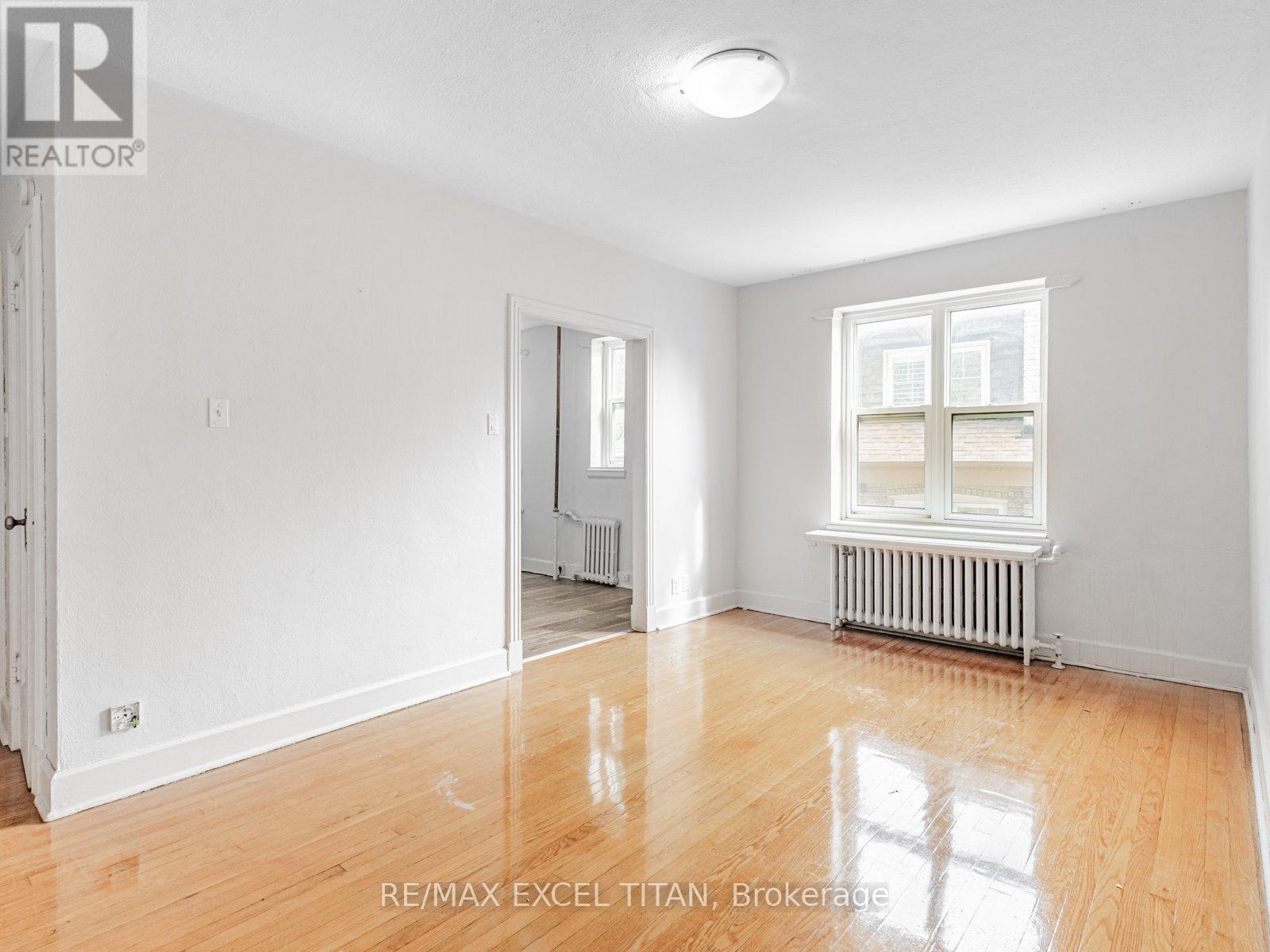 34 - 1 Mallory Gardens, Toronto (Yonge-St. Clair), Ontario  M4V 2A6 - Photo 2 - C12796992