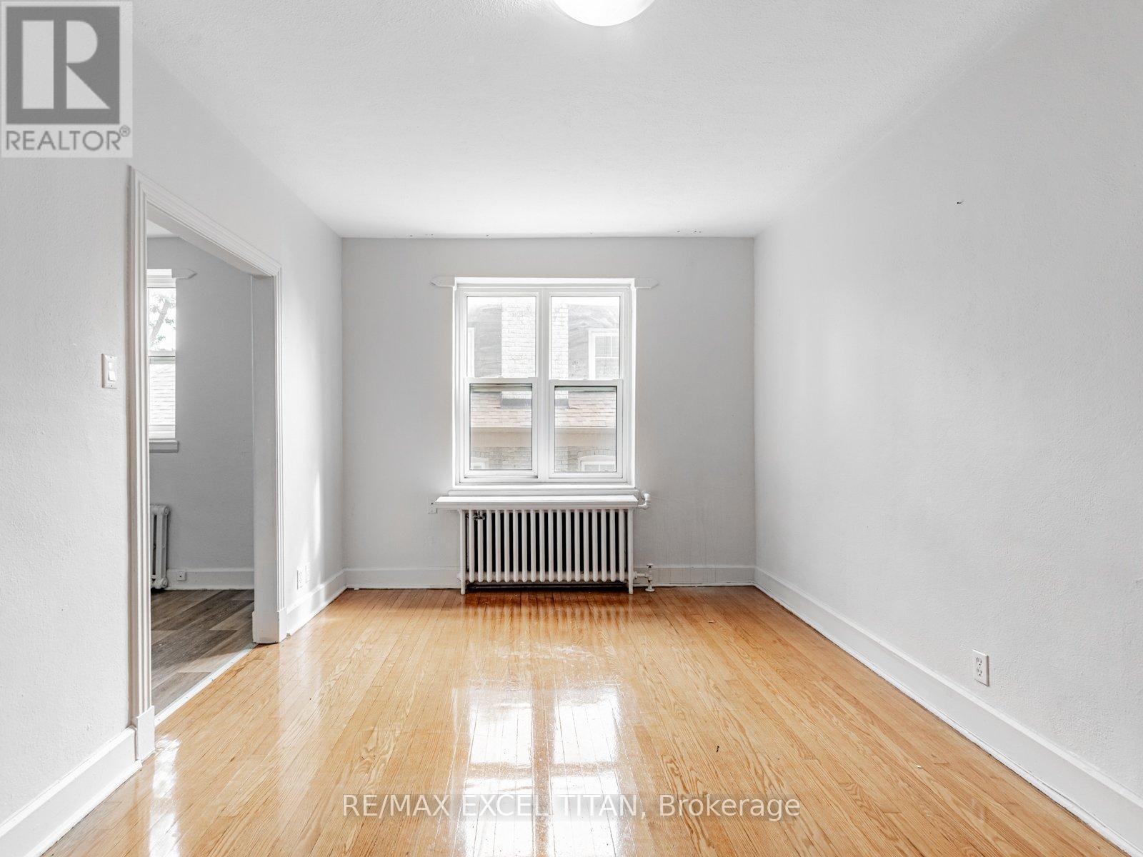 34 - 1 MALLORY GARDENS, Toronto, Ontario