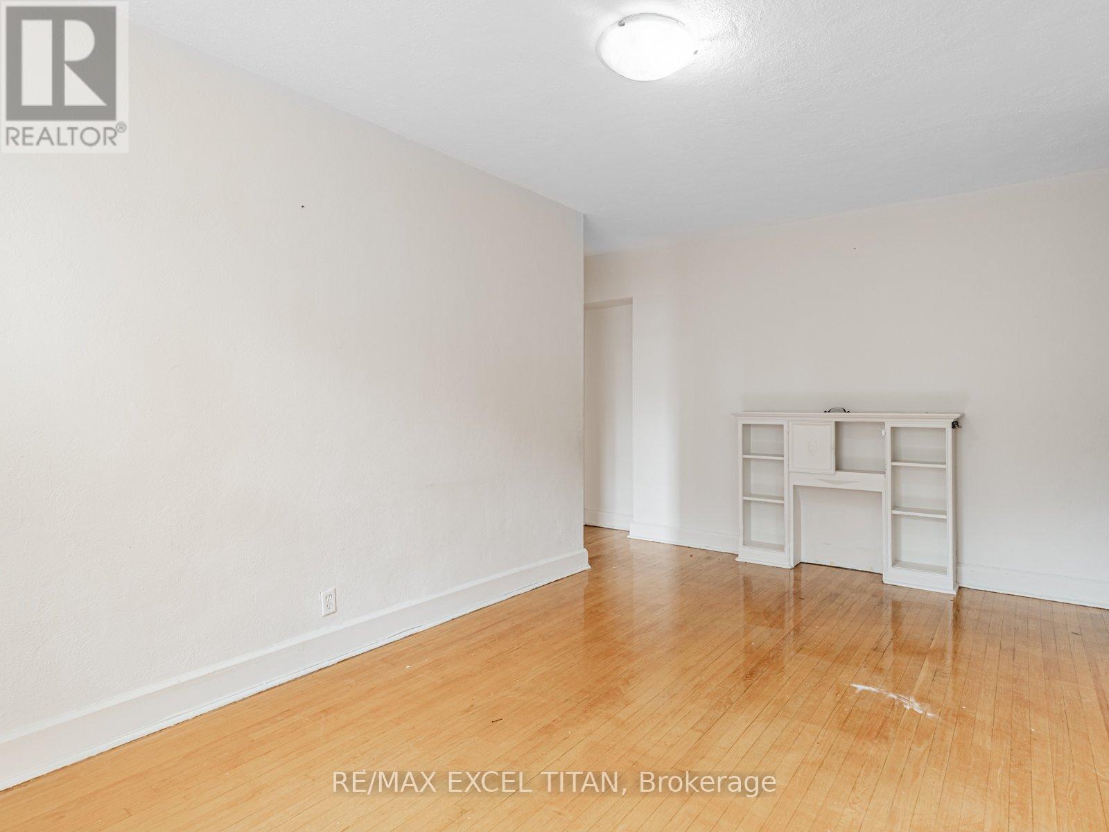 34 - 1 Mallory Gardens, Toronto (Yonge-St. Clair), Ontario  M4V 2A6 - Photo 3 - C12796992