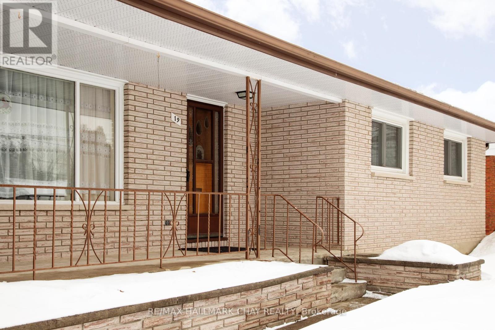 19 Steel Street, Barrie, Ontario  L4M 2E6 - Photo 2 - S12847820