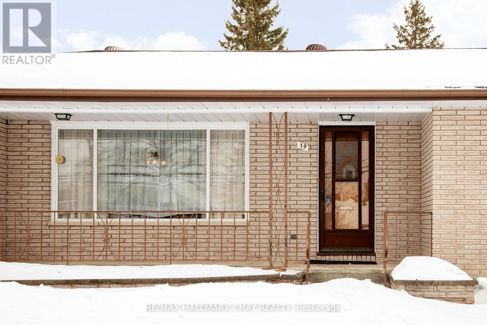 19 Steel Street, Barrie, Ontario  L4M 2E6 - Photo 3 - S12847820