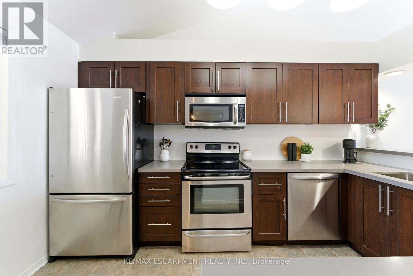 140 - 109 Bristol Road E, Mississauga, Ontario  L4Z 3P6 - Photo 4 - W12847772