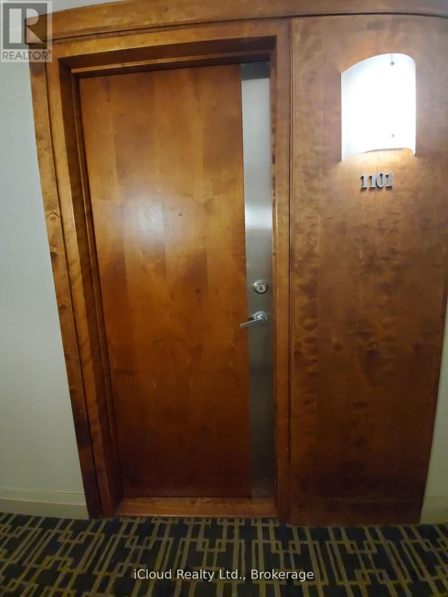 1101 - 55 Strathaven Drive, Mississauga, Ontario  L5R 4G9 - Photo 3 - W12847778