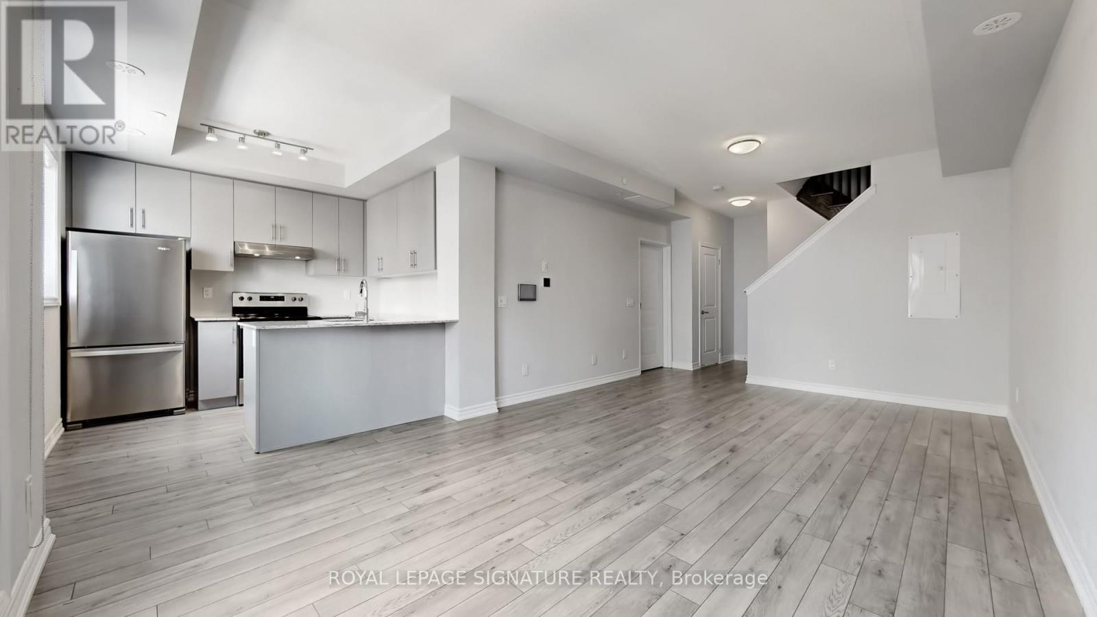 310 - 349 Wheat Boom Drive, Oakville, Ontario  L6H 7X5 - Photo 3 - W12847786