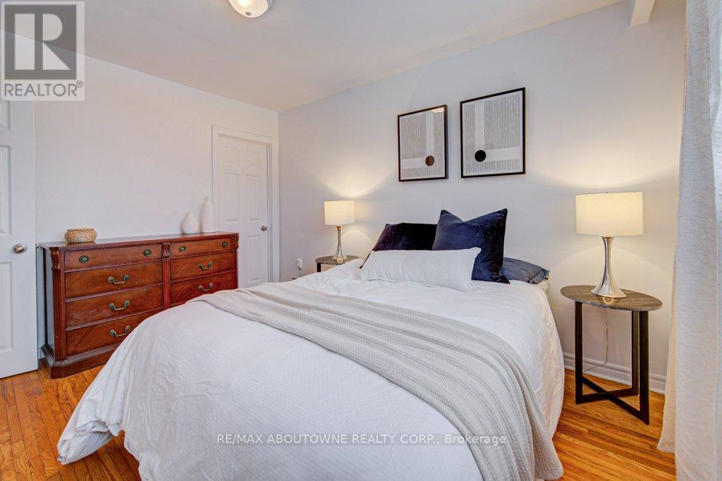 1239 Montclair Drive, Oakville, Ontario  L6H 1Z3 - Photo 10 - W12847830