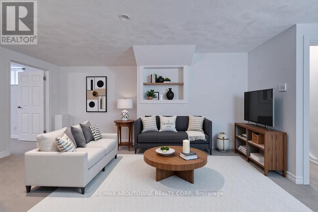 1239 Montclair Drive, Oakville, Ontario  L6H 1Z3 - Photo 16 - W12847830