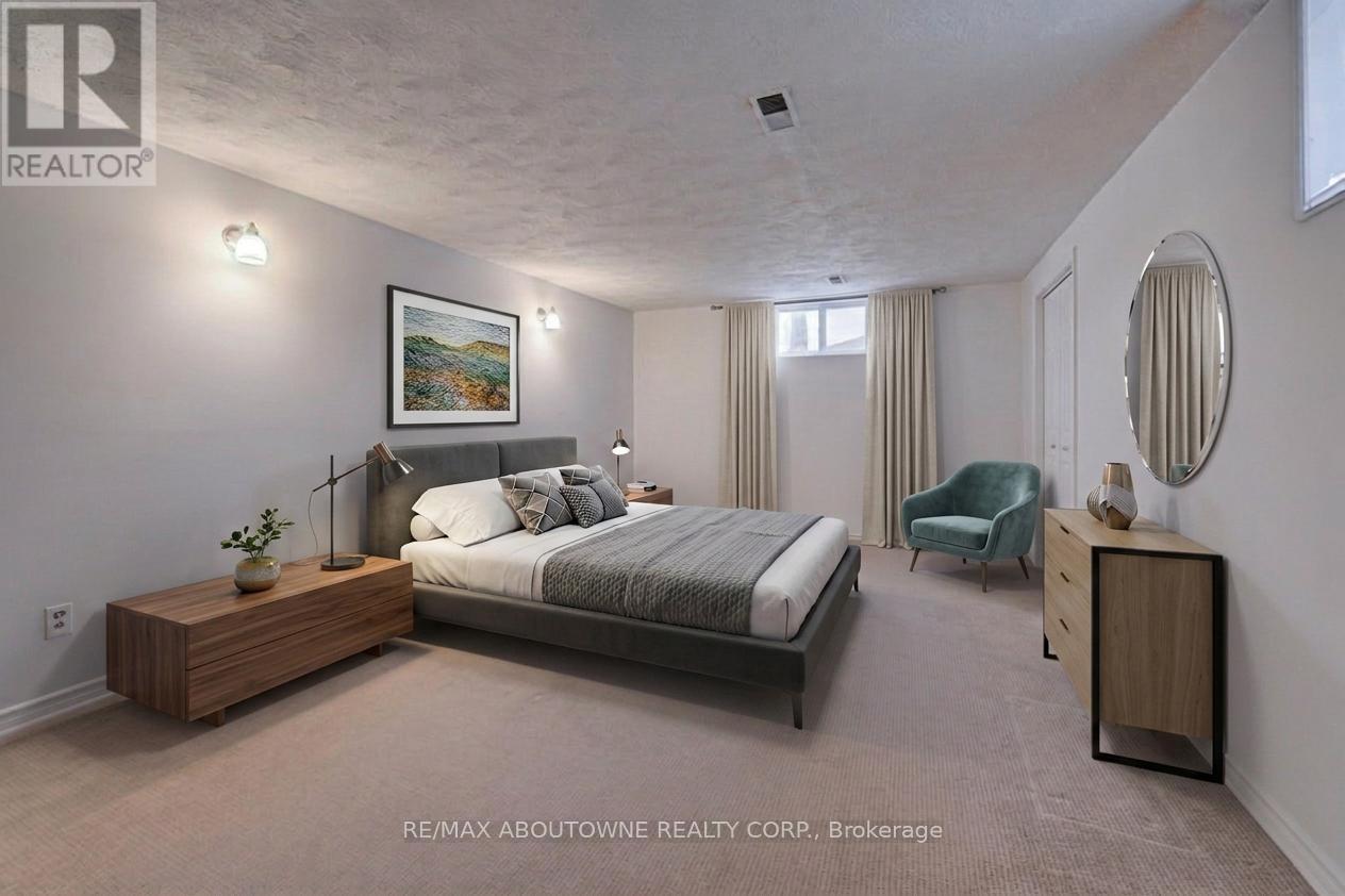 1239 Montclair Drive, Oakville, Ontario  L6H 1Z3 - Photo 17 - W12847830