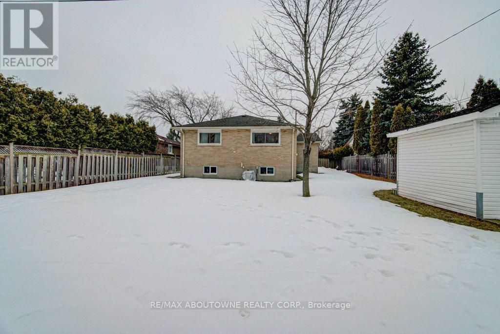 1239 Montclair Drive, Oakville, Ontario  L6H 1Z3 - Photo 19 - W12847830