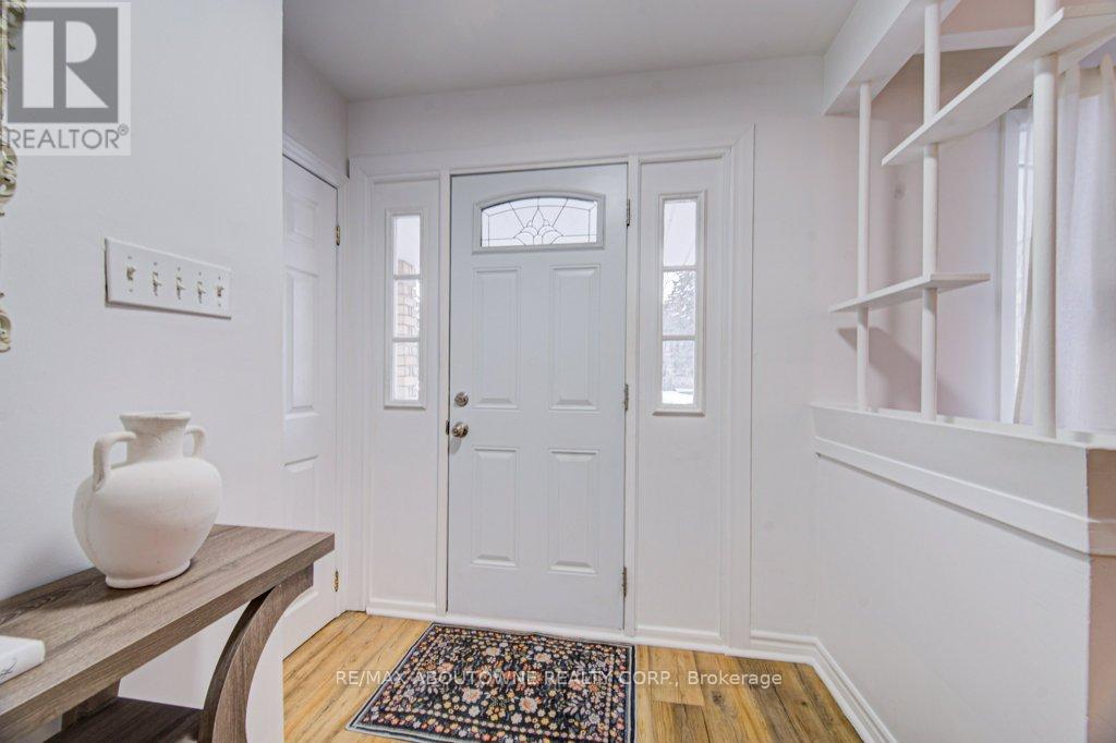 1239 Montclair Drive, Oakville, Ontario  L6H 1Z3 - Photo 23 - W12847830