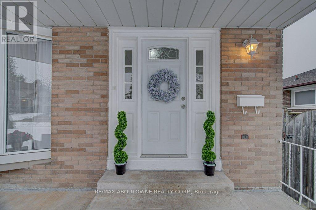 1239 Montclair Drive, Oakville, Ontario  L6H 1Z3 - Photo 24 - W12847830