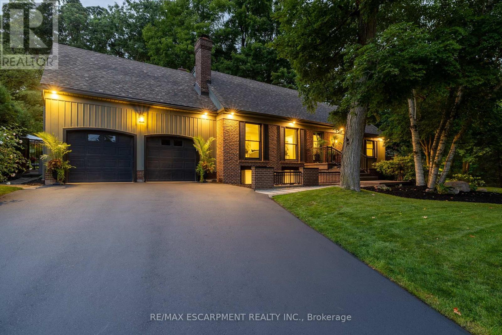 2129 Highview Drive, Burlington, Ontario  L7P 0P2 - Photo 1 - W12847832