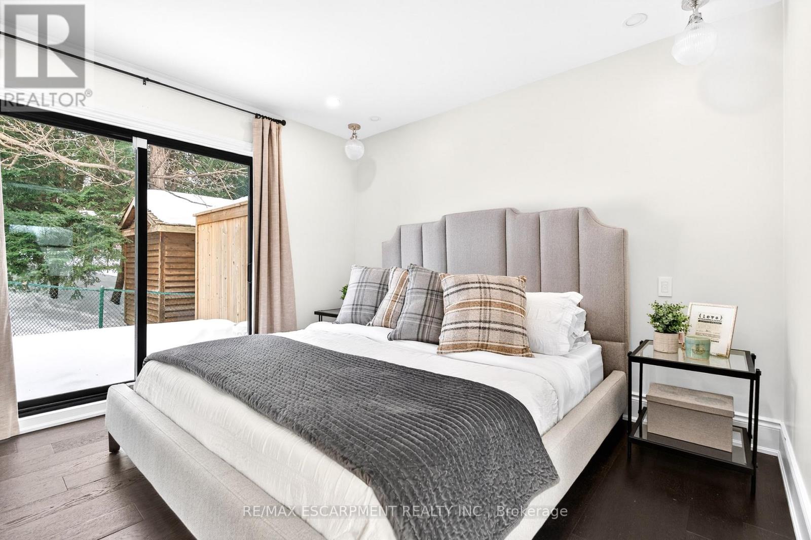 2129 Highview Drive, Burlington, Ontario  L7P 0P2 - Photo 11 - W12847832