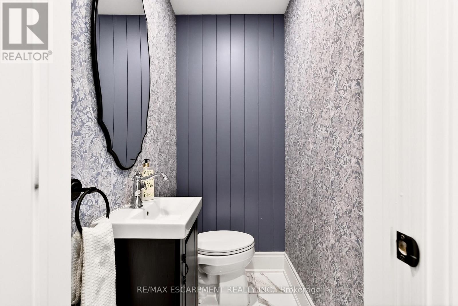 2129 Highview Drive, Burlington, Ontario  L7P 0P2 - Photo 14 - W12847832