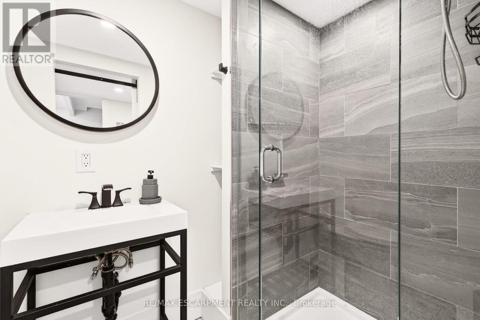 2129 Highview Drive, Burlington, Ontario  L7P 0P2 - Photo 23 - W12847832