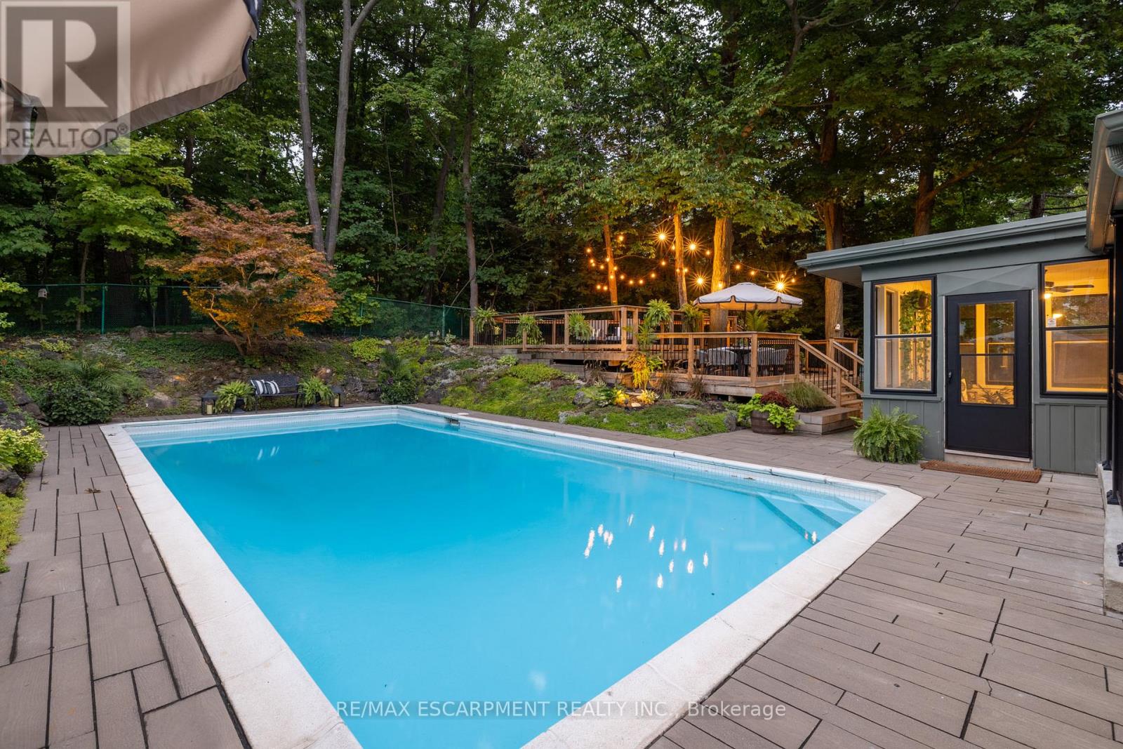 2129 Highview Drive, Burlington, Ontario  L7P 0P2 - Photo 3 - W12847832