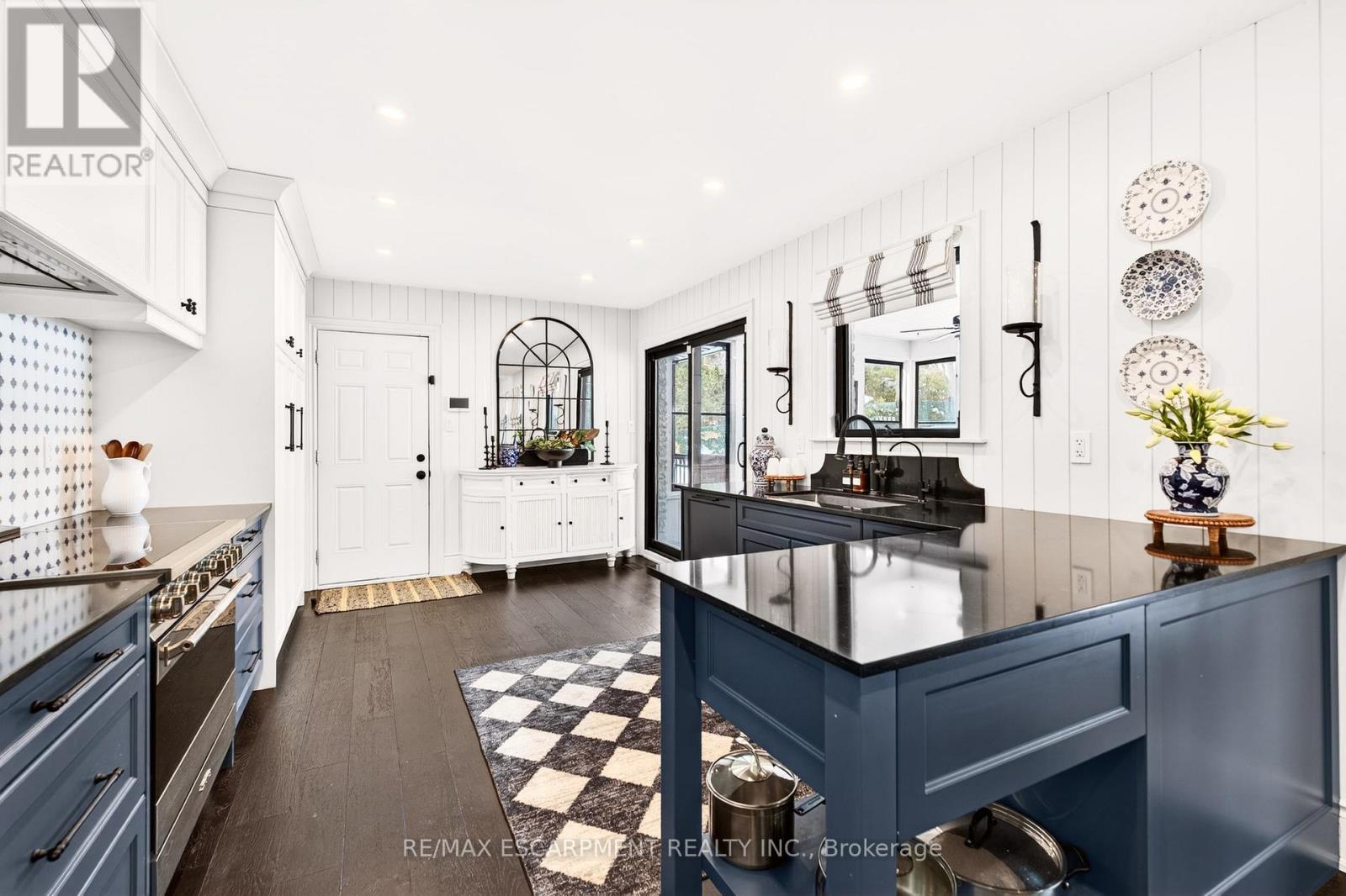 2129 Highview Drive, Burlington, Ontario  L7P 0P2 - Photo 7 - W12847832