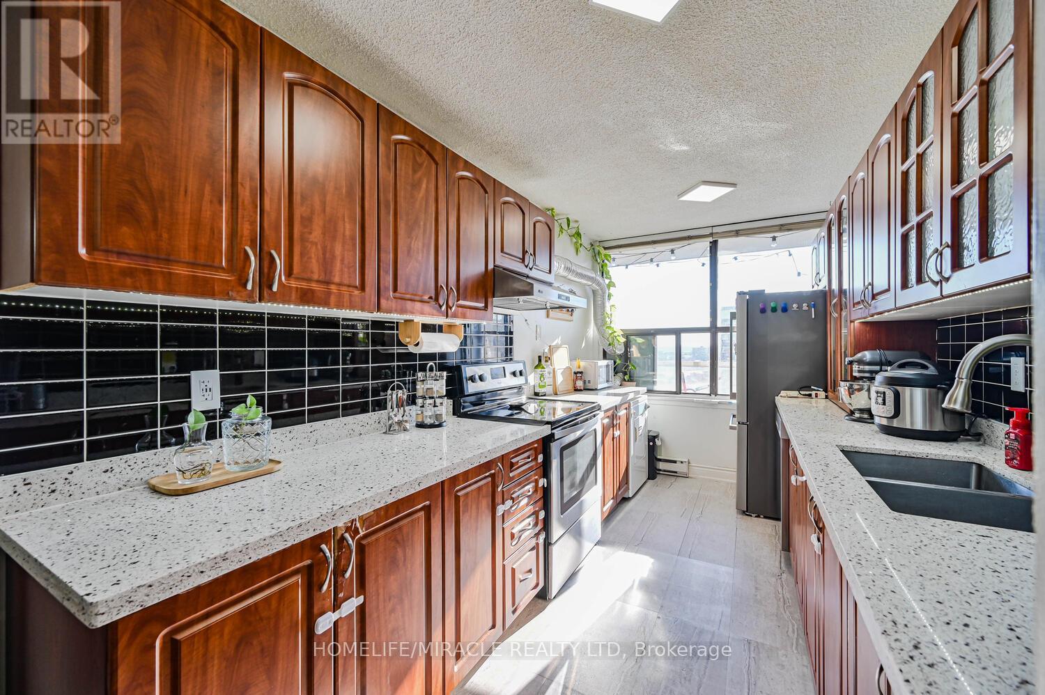 1802 - 4 Kings Cross Road, Brampton, Ontario  L6T 3X8 - Photo 16 - W12847854