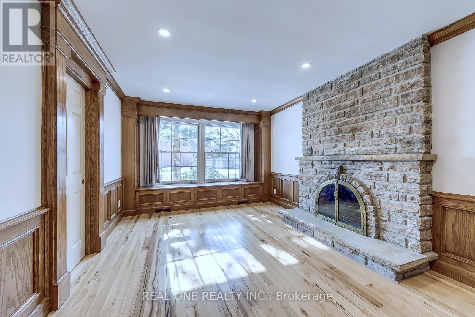 1585 Crombie Road, Mississauga, Ontario  L5J 4J1 - Photo 12 - W12847868