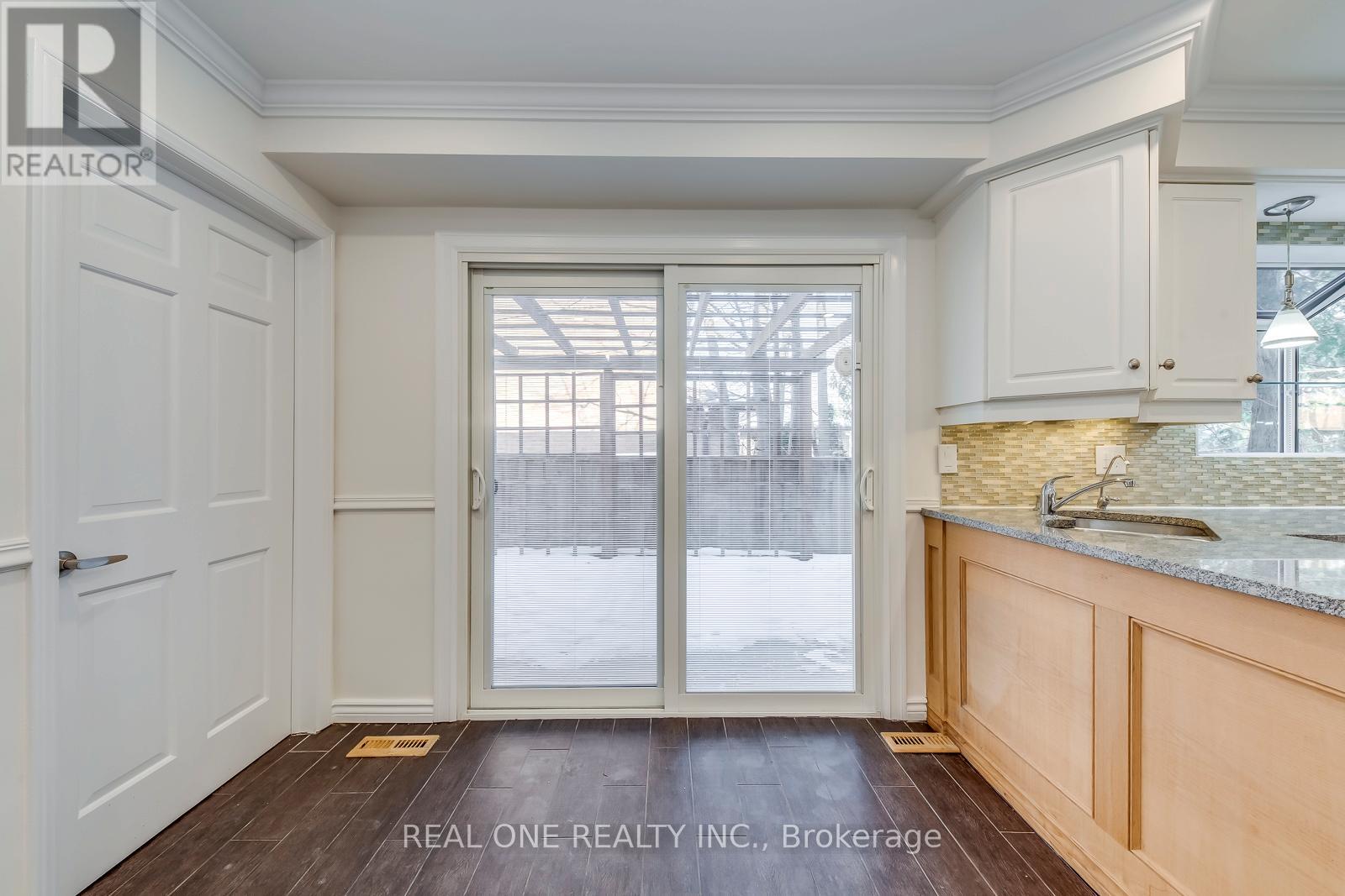 1585 Crombie Road, Mississauga, Ontario  L5J 4J1 - Photo 17 - W12847868