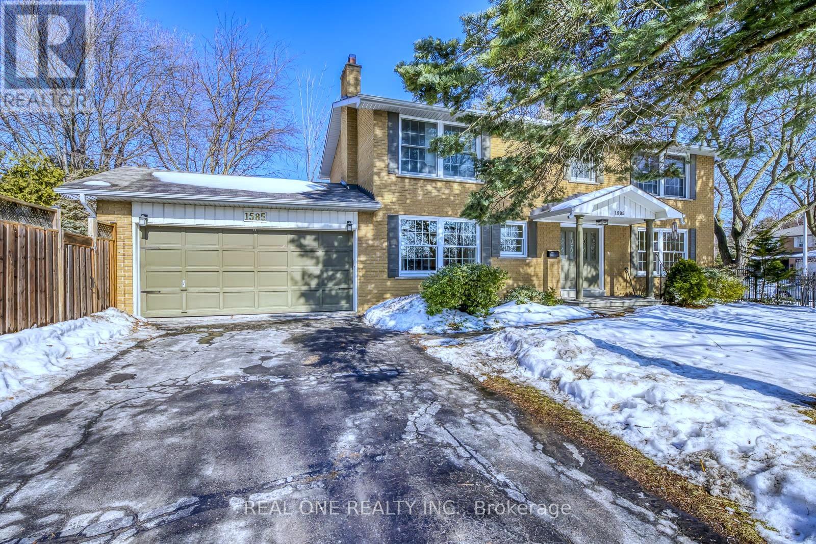 1585 Crombie Road, Mississauga, Ontario  L5J 4J1 - Photo 2 - W12847868