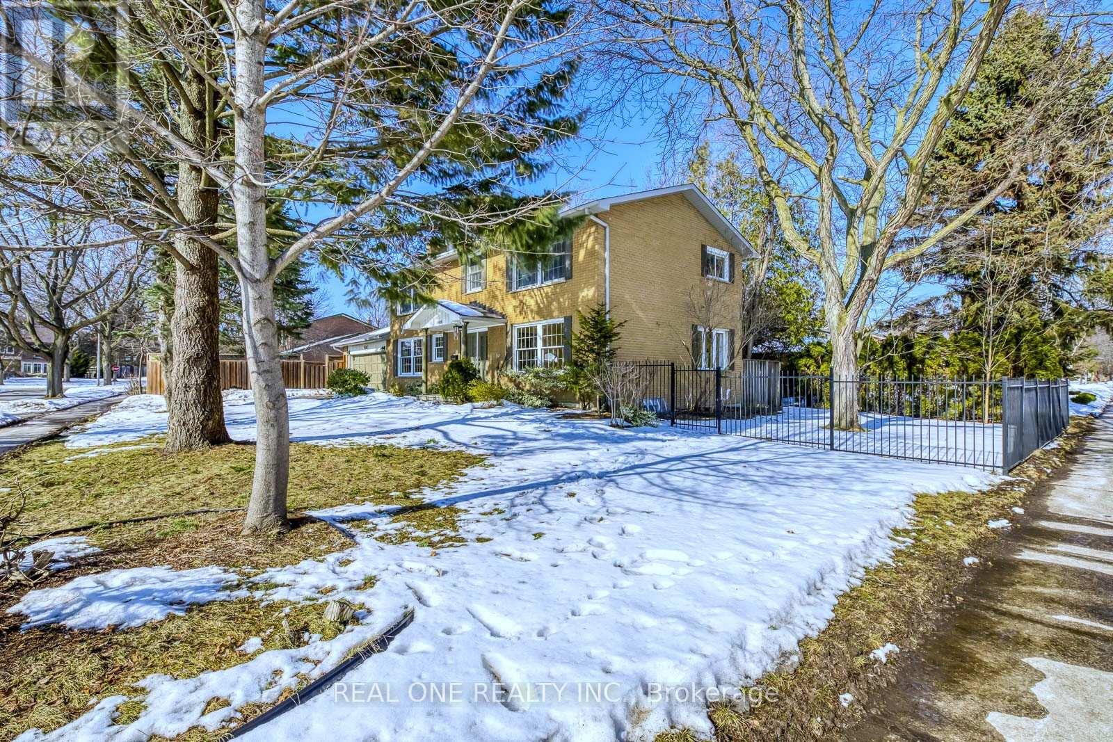 1585 Crombie Road, Mississauga, Ontario  L5J 4J1 - Photo 3 - W12847868