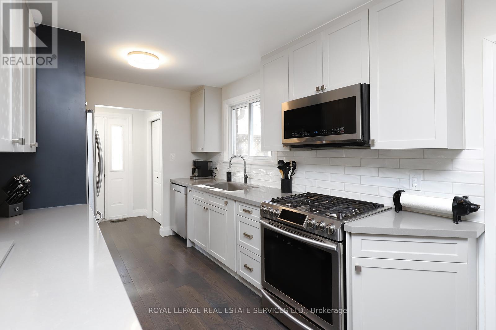 2001 Silverberry Crescent, Mississauga, Ontario  L5J 1C8 - Photo 17 - W12847872