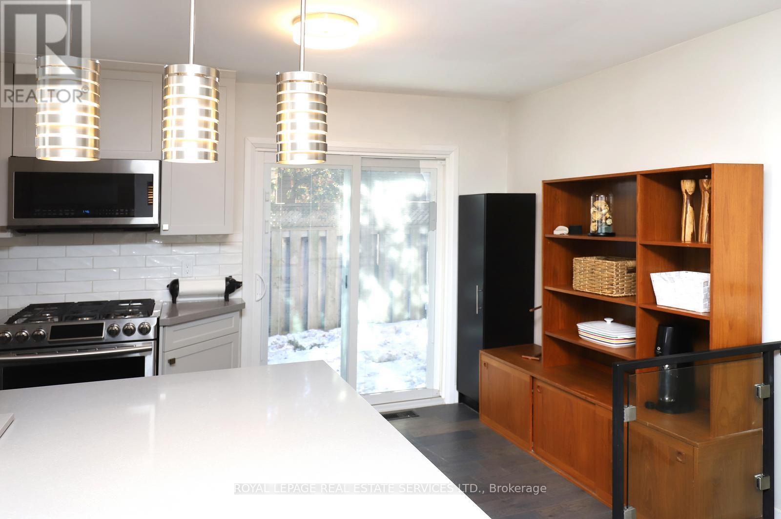 2001 Silverberry Crescent, Mississauga, Ontario  L5J 1C8 - Photo 18 - W12847872