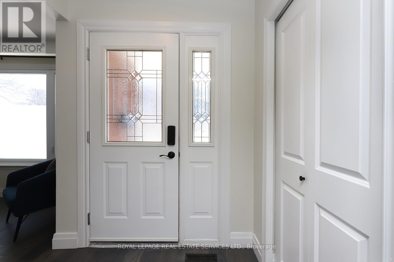 2001 Silverberry Crescent, Mississauga, Ontario  L5J 1C8 - Photo 4 - W12847872