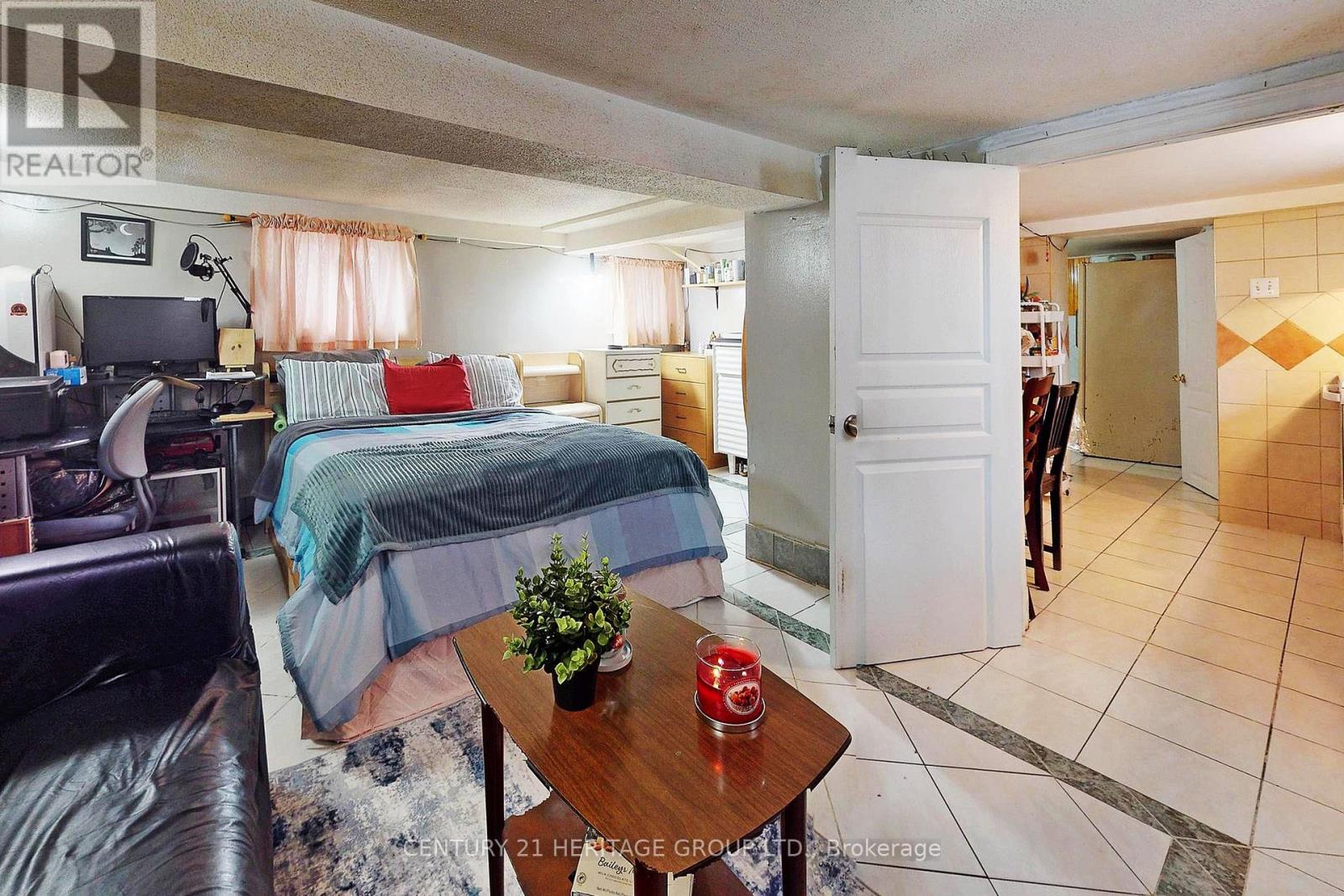 1045 East Avenue, Mississauga, Ontario  L5E 1X1 - Photo 19 - W12847900