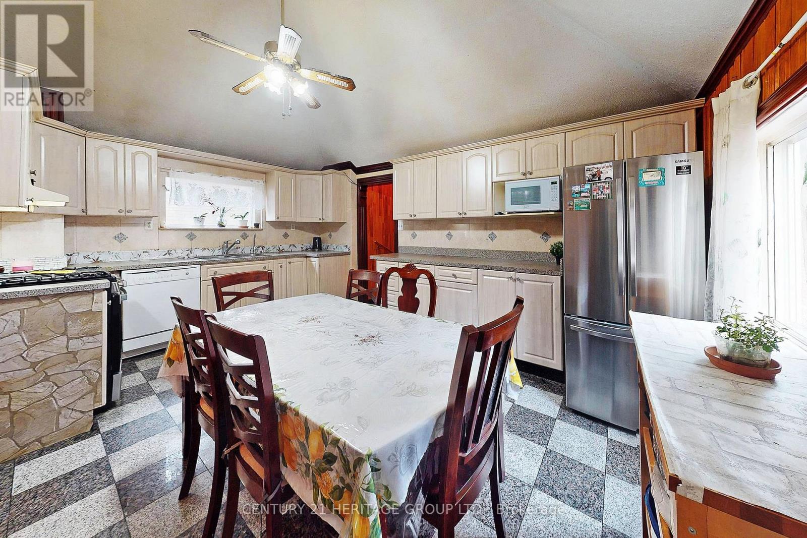 1045 East Avenue, Mississauga, Ontario  L5E 1X1 - Photo 7 - W12847900