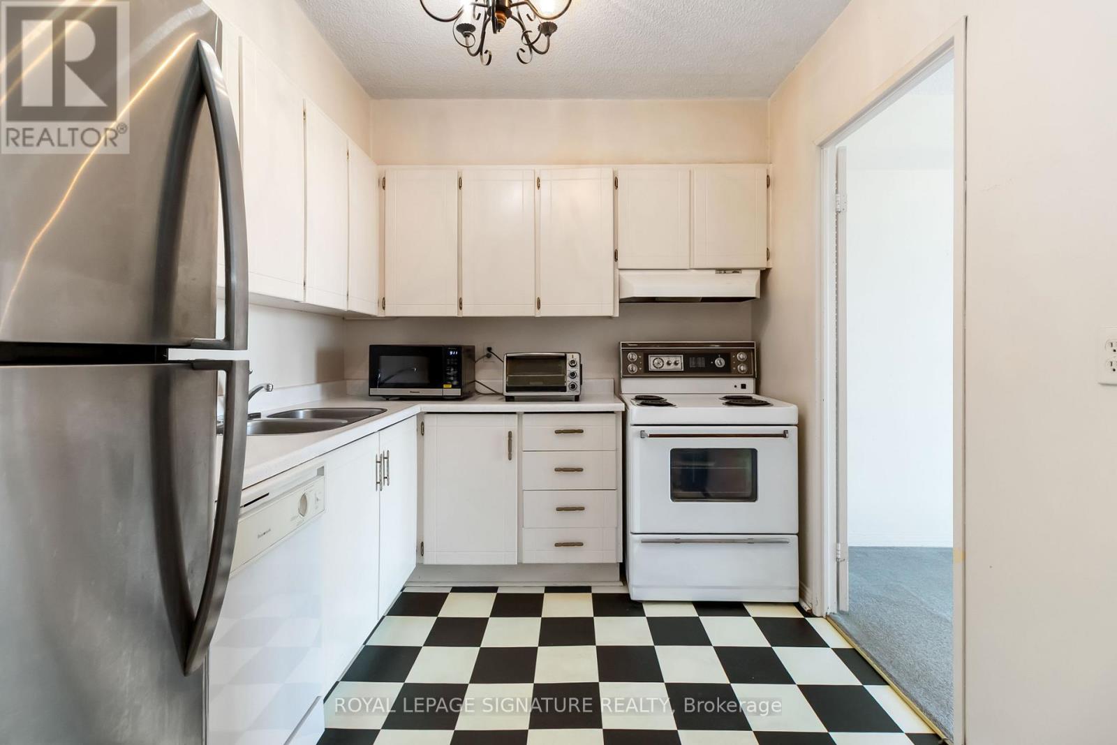 1207 - 1359 White Oaks Boulevard, Oakville, Ontario  L6H 2R8 - Photo 10 - W12847908