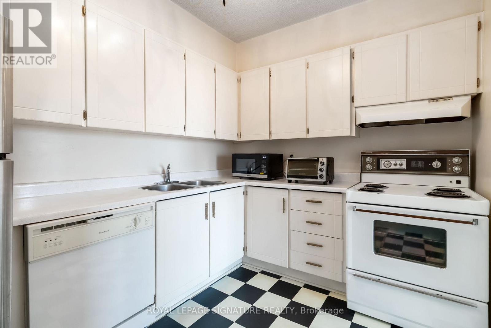 1207 - 1359 White Oaks Boulevard, Oakville, Ontario  L6H 2R8 - Photo 11 - W12847908