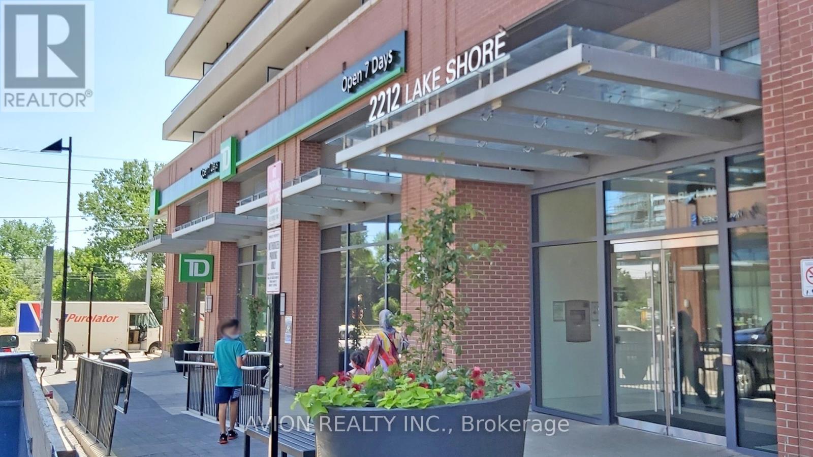 1103 - 2212 Lake Shore Boulevard W, Toronto, Ontario  M8V 0C2 - Photo 2 - W12847912