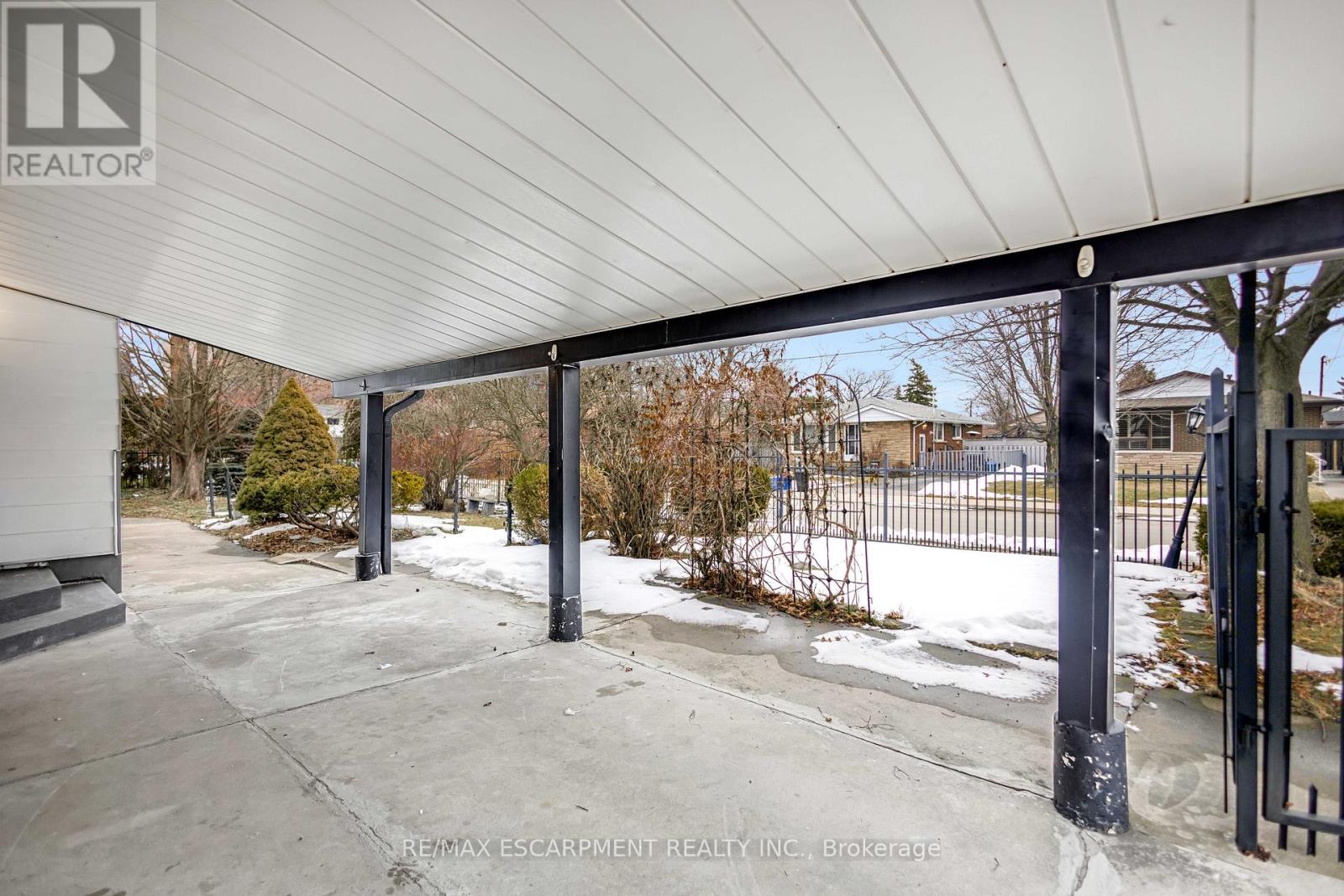 85 Ranchdale Drive, Hamilton, Ontario  L8V 2L9 - Photo 6 - X12847806
