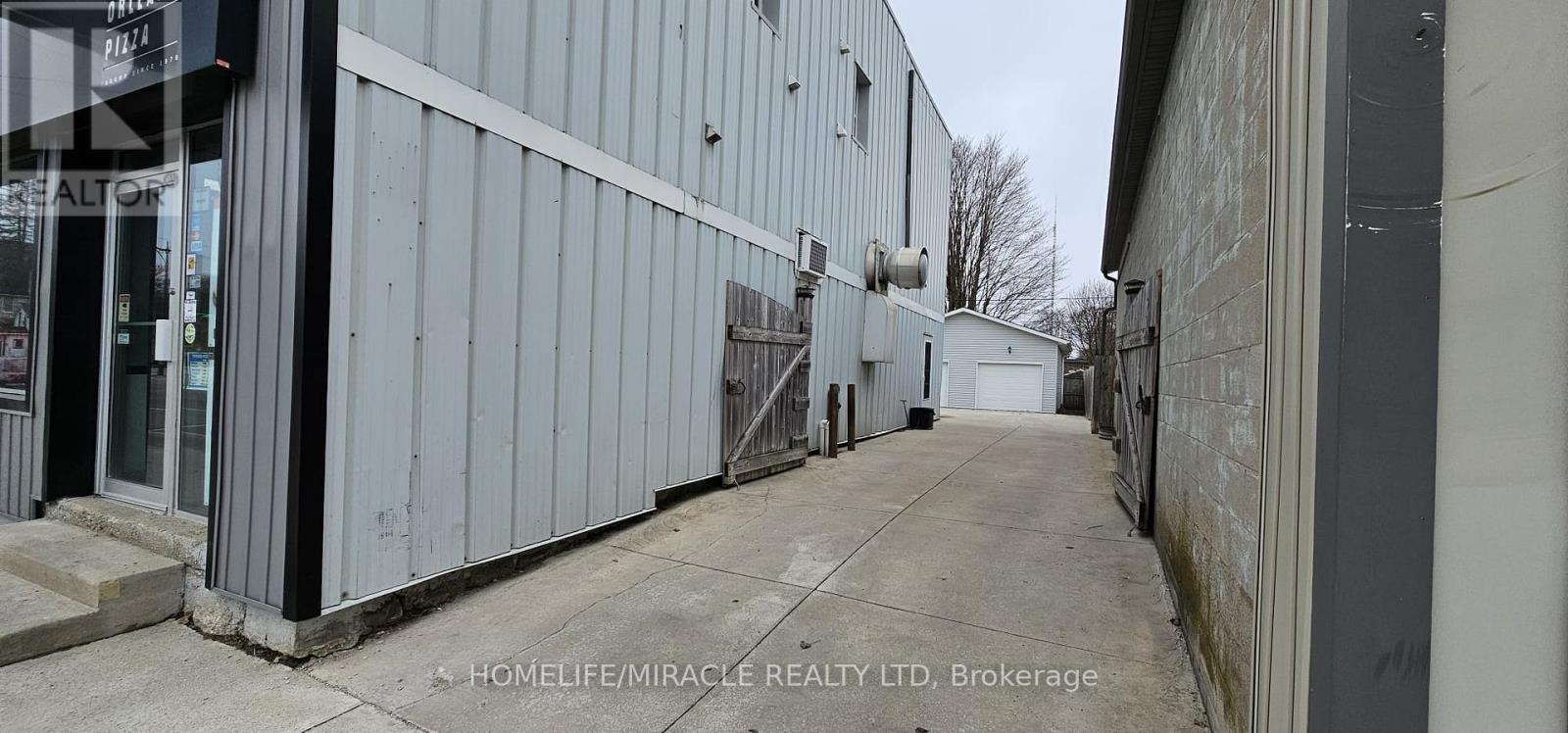 Minto - 94 Elora Street S, Minto, Ontario  N0G 1Z0 - Photo 3 - X12847826