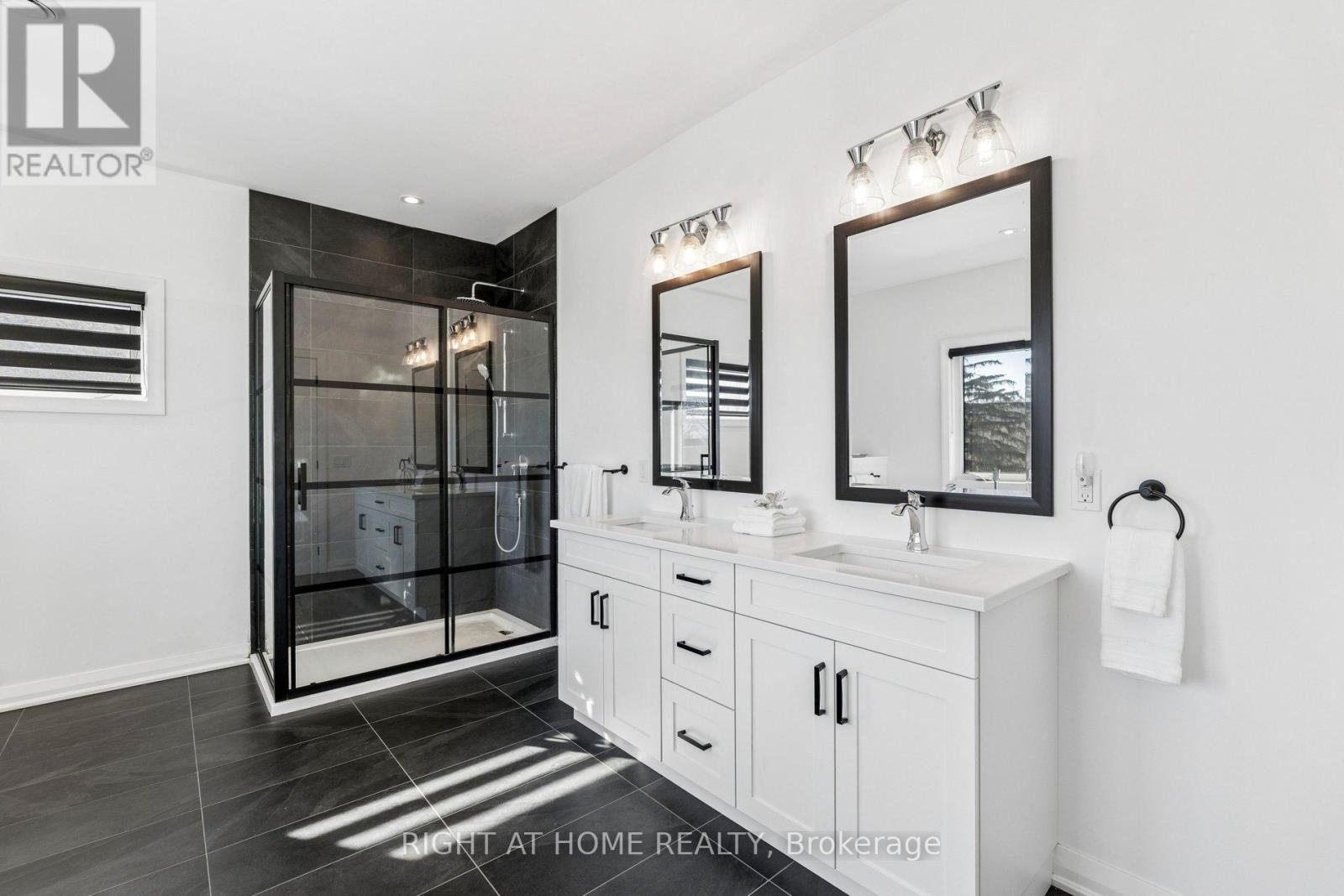 66 Kenmir Avenue, Niagara-On-The-Lake, Ontario  L0S 1J0 - Photo 34 - X12847846