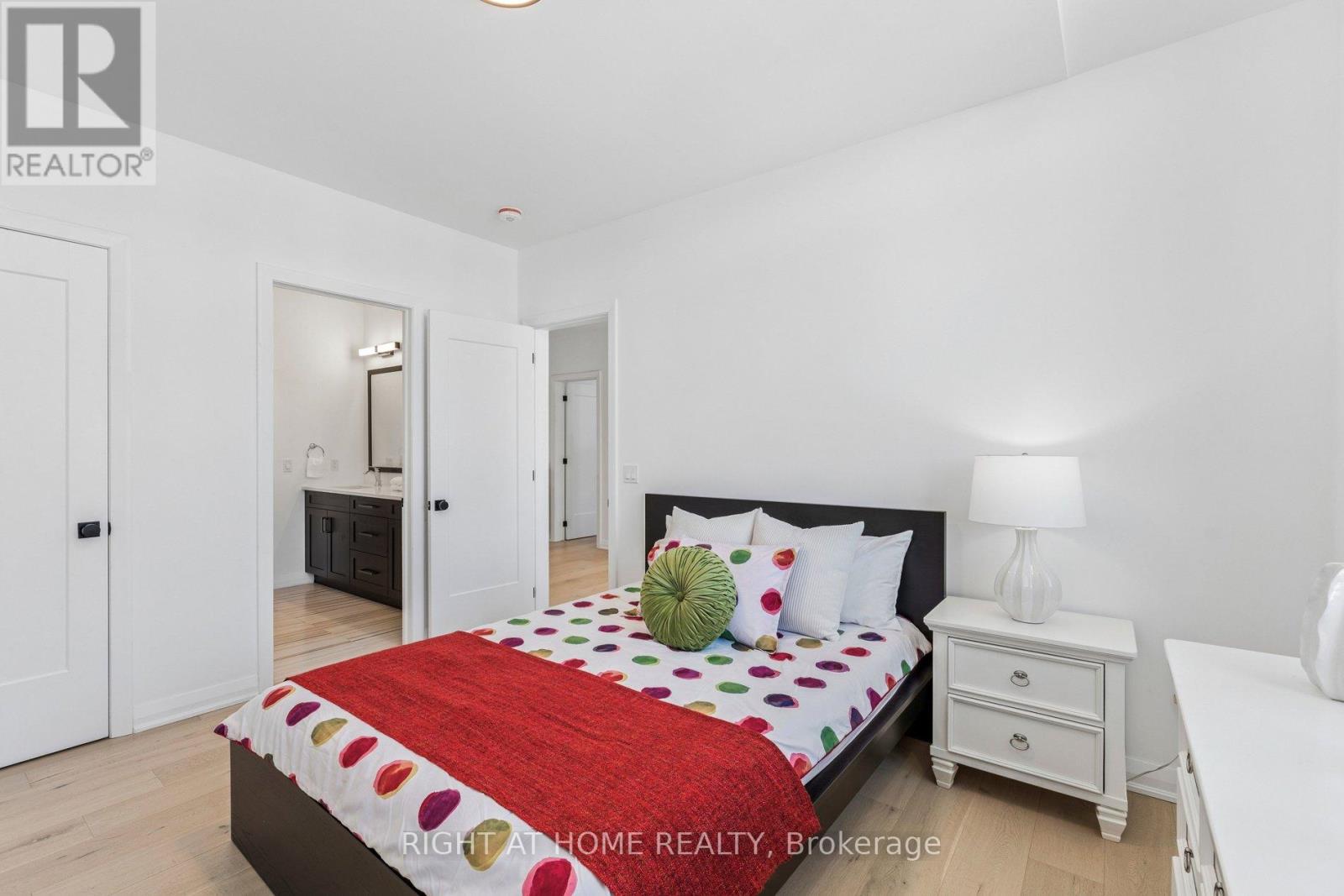 66 Kenmir Avenue, Niagara-On-The-Lake, Ontario  L0S 1J0 - Photo 37 - X12847846