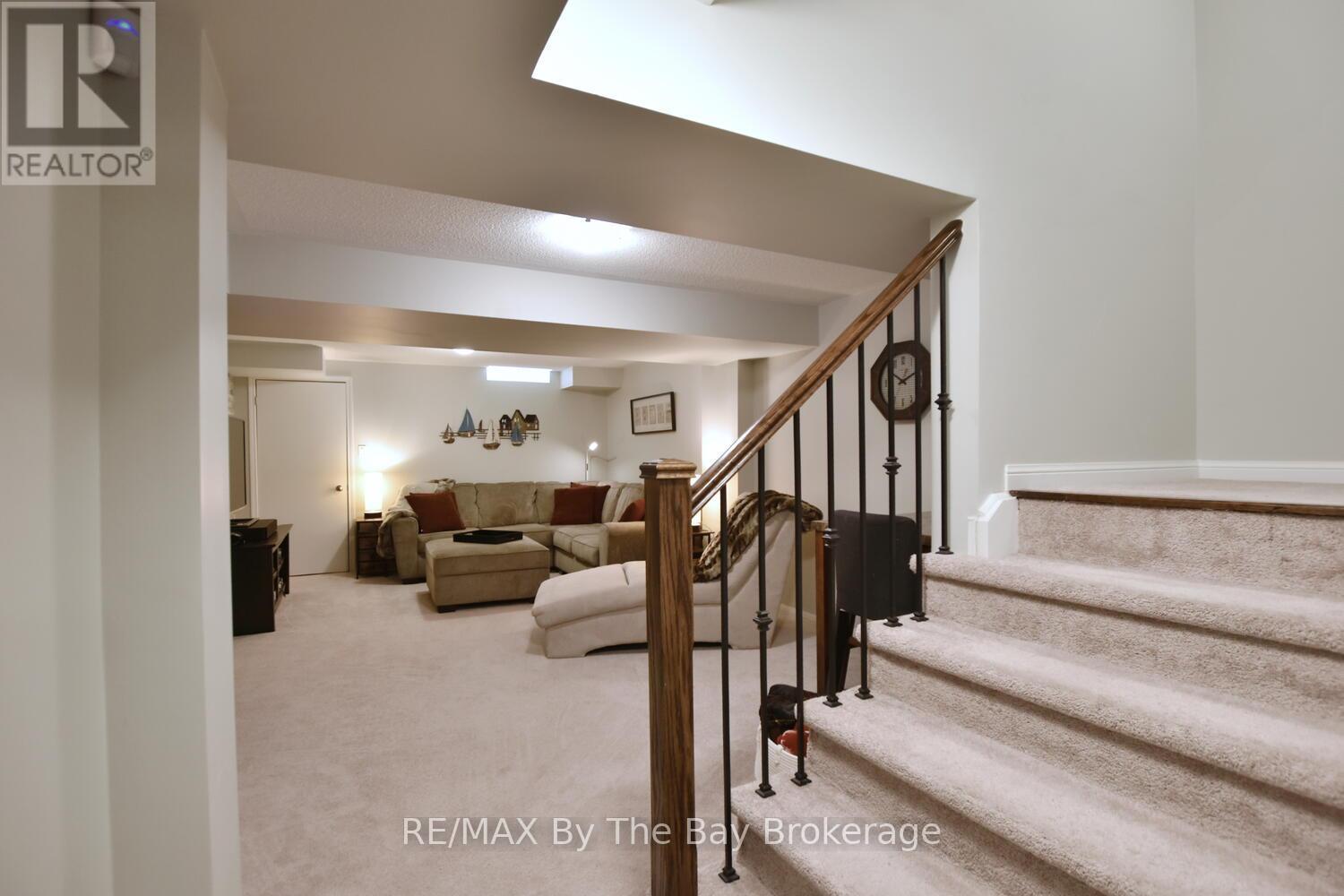 37 Berkshire Avenue, Wasaga Beach, Ontario  L9Z 0G3 - Photo 25 - S12842220