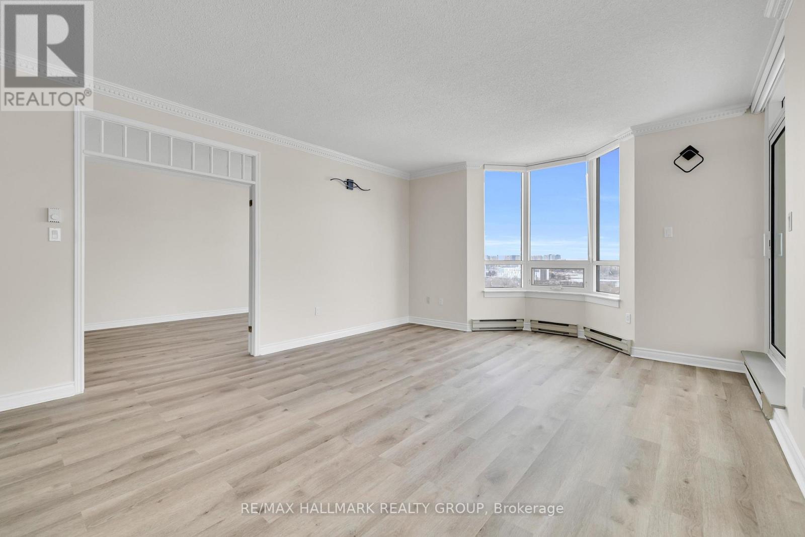 1502 - 1480 Riverside Drive, Ottawa, Ontario  K1G 5H2 - Photo 5 - X12750428