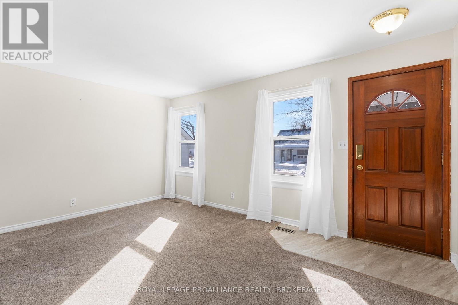 7 Dunkirk Avenue, Kingston, Ontario  K7K 2H3 - Photo 3 - X12848224