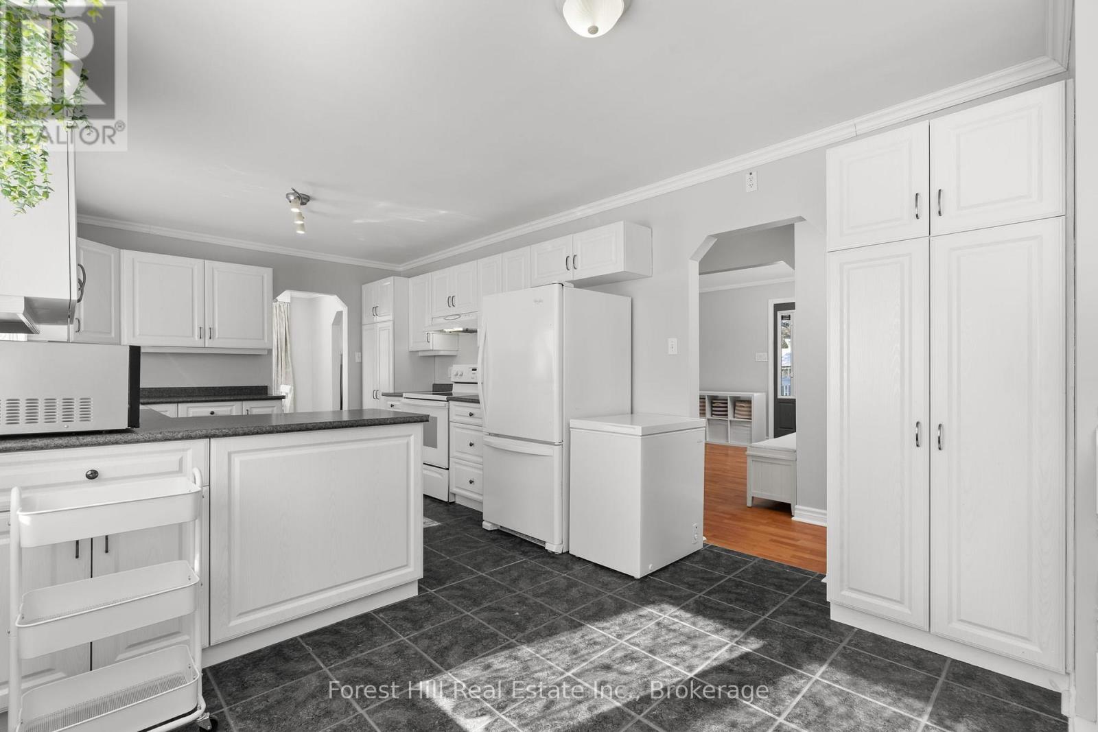 1012 North Burgess Avenue, Muskoka Lakes, Ontario  P0C 1A0 - Photo 17 - X12848052