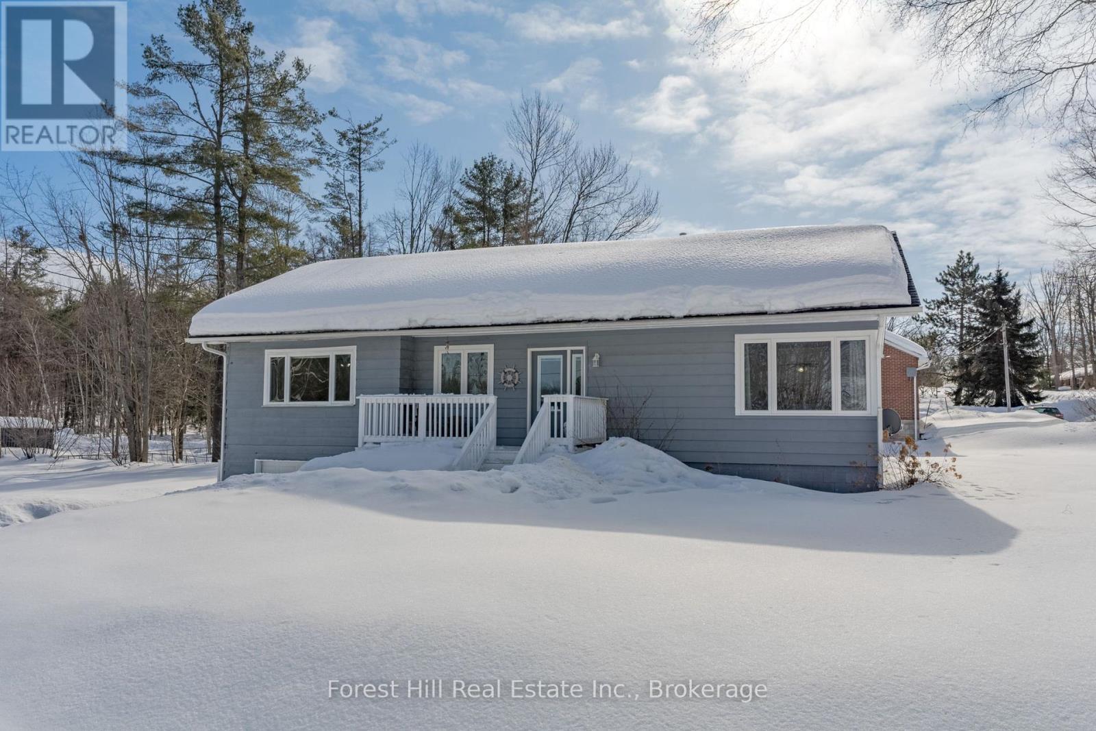 1012 North Burgess Avenue, Muskoka Lakes, Ontario  P0C 1A0 - Photo 3 - X12848052