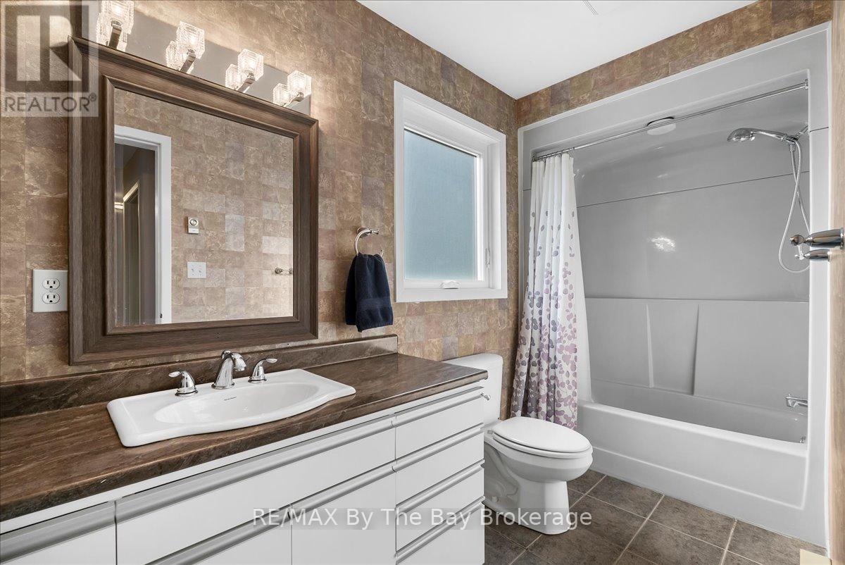 177 Talisman Mountain Drive, Grey Highlands, Ontario  N0C 1G0 - Photo 10 - X12848062