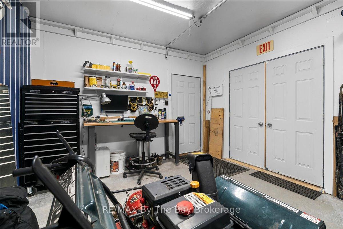 177 Talisman Mountain Drive, Grey Highlands, Ontario  N0C 1G0 - Photo 33 - X12848062