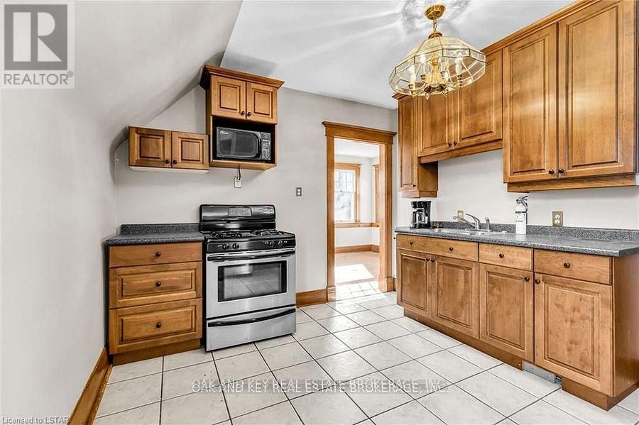 Upper - 23 Carfrae Street, London South, Ontario  N6C 1G1 - Photo 4 - X12848008