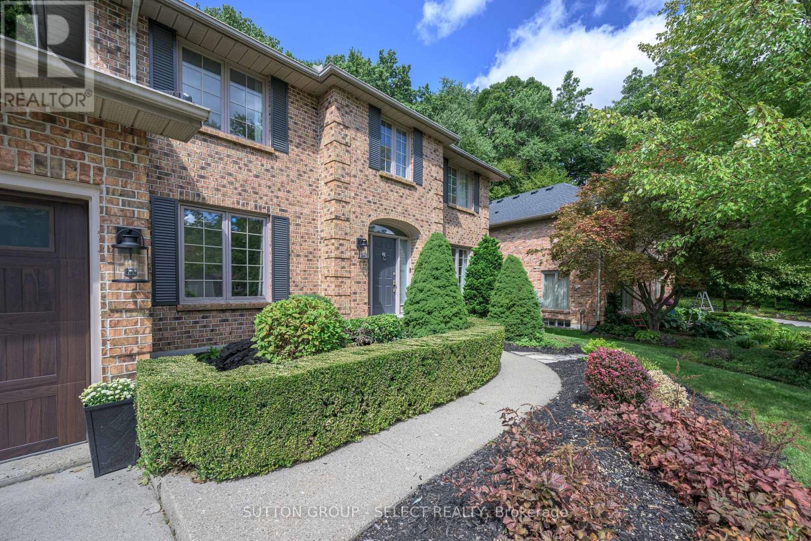 22 Mapleton Place, London South, Ontario  N6K 4A5 - Photo 2 - X12848108